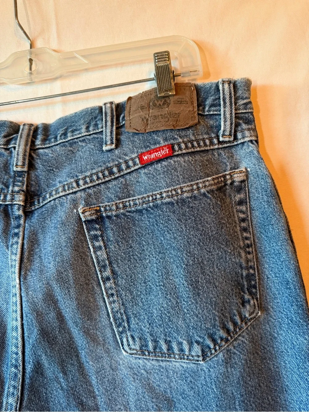 Classic Men's Wrangler Blue Denim Jeans 38 x 24